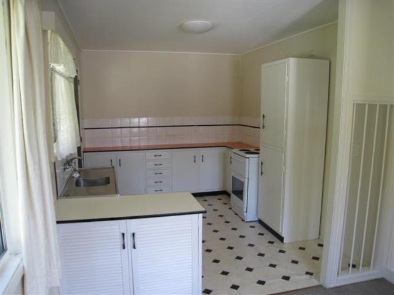 21 David Road, Holland Park QLD 4121