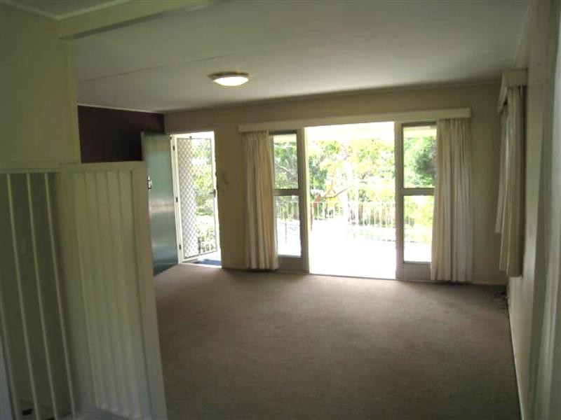 21 David Road, Holland Park QLD 4121