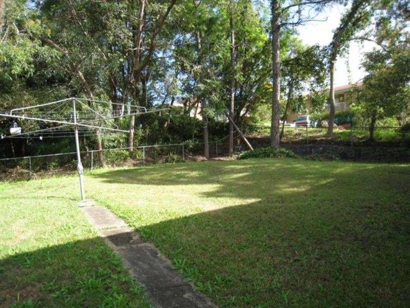 21 David Road, Holland Park QLD 4121