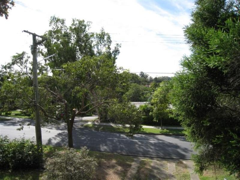 21 David Road, Holland Park QLD 4121