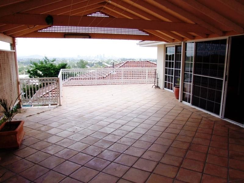 42 Kneale Street, Holland Park West QLD 4121