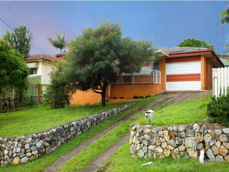 92 Pareena Crescent, Mansfield QLD 4122