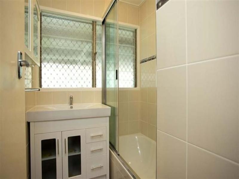 92 Pareena Crescent, Mansfield QLD 4122
