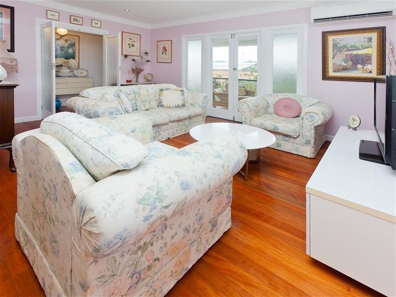 3 David Road, Holland Park QLD 4121