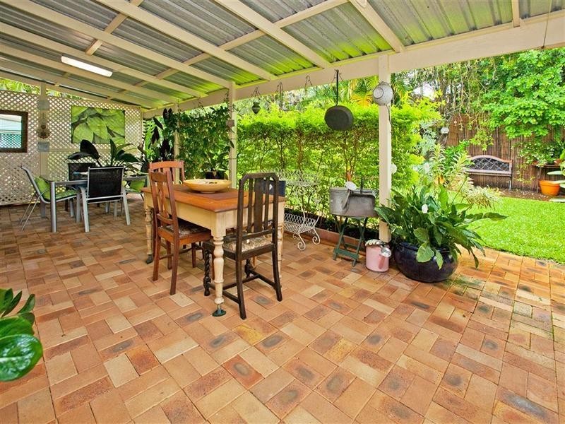 3 David Road, Holland Park QLD 4121