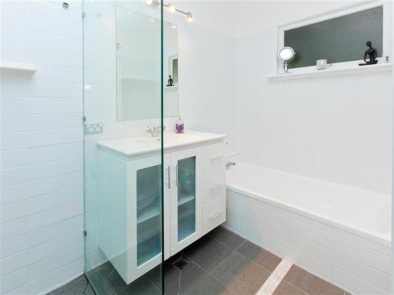 3 David Road, Holland Park QLD 4121