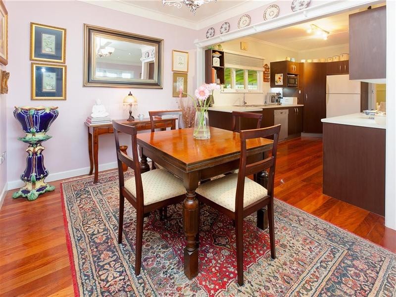 3 David Road, Holland Park QLD 4121