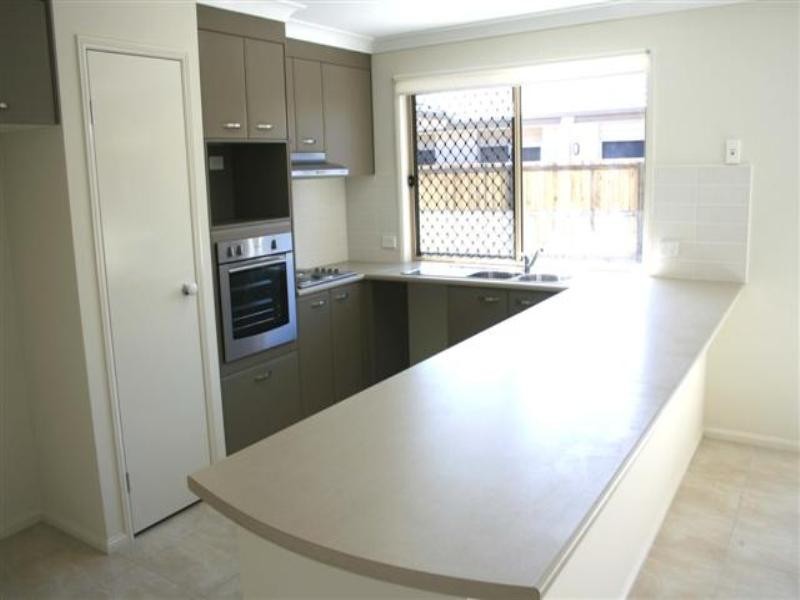 8 Lennox Close, Manly West QLD 4179