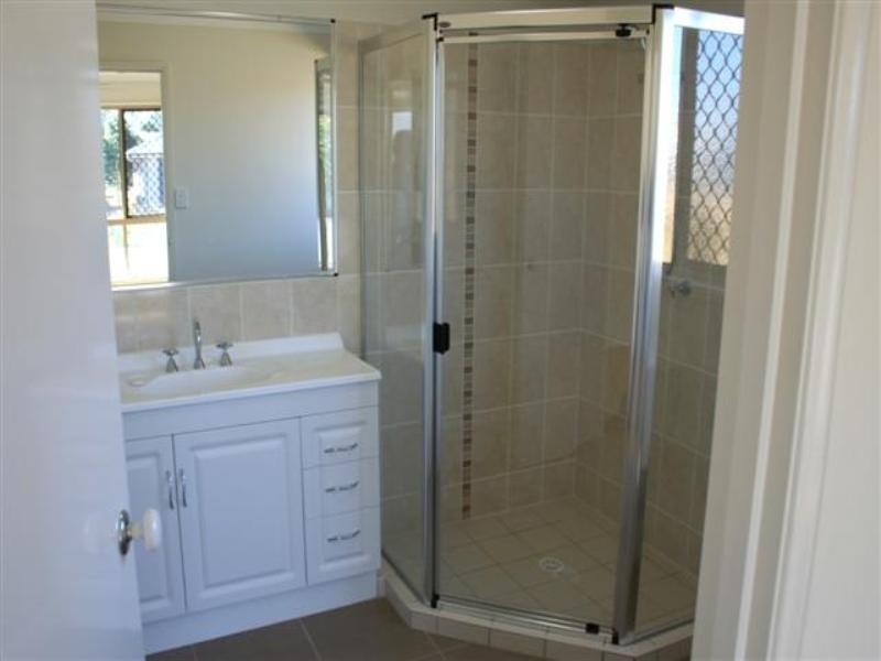 8 Lennox Close, Manly West QLD 4179