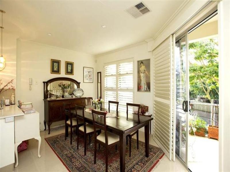 37 Barnes Avenue, Coorparoo QLD 4151