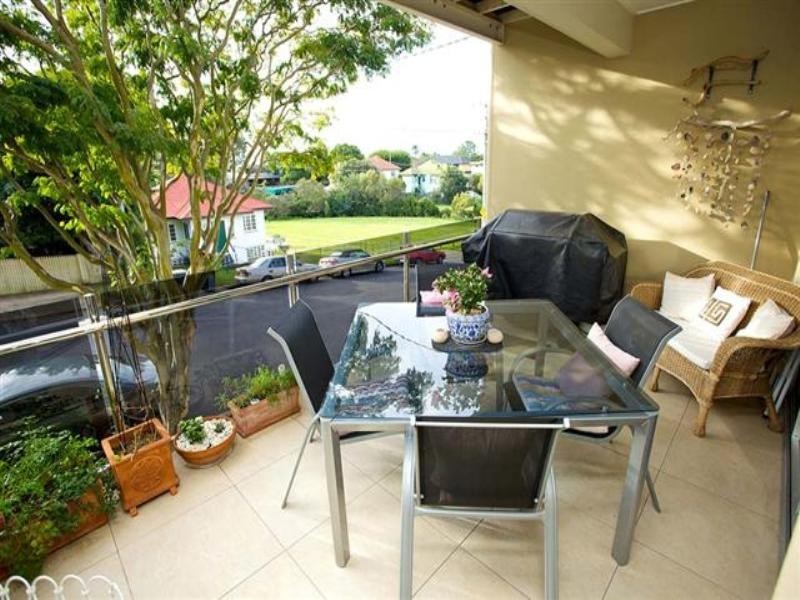 37 Barnes Avenue, Coorparoo QLD 4151