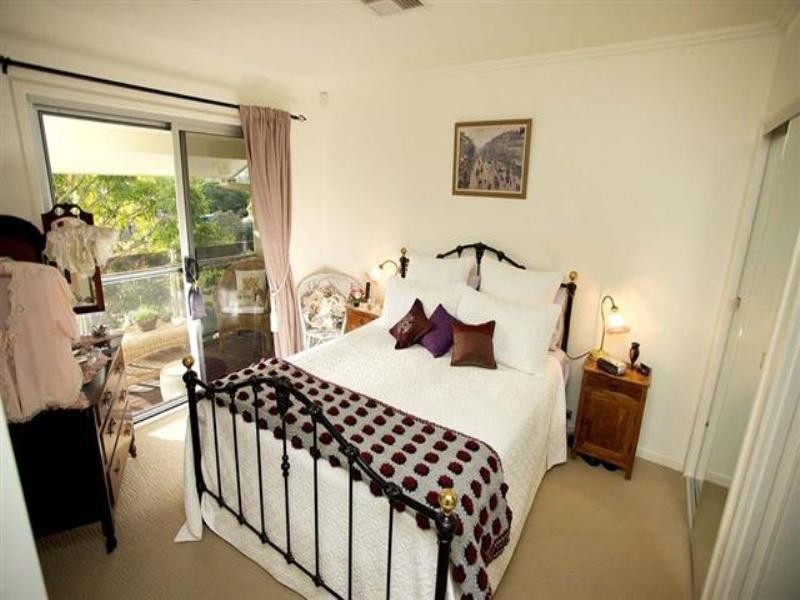 37 Barnes Avenue, Coorparoo QLD 4151