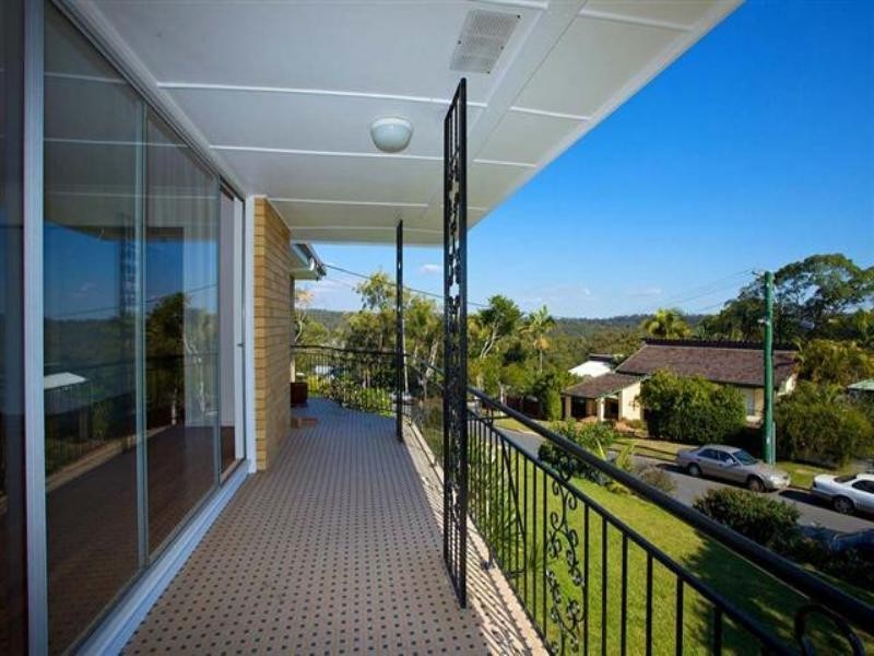 4 Cluden Street, Holland Park West QLD 4121