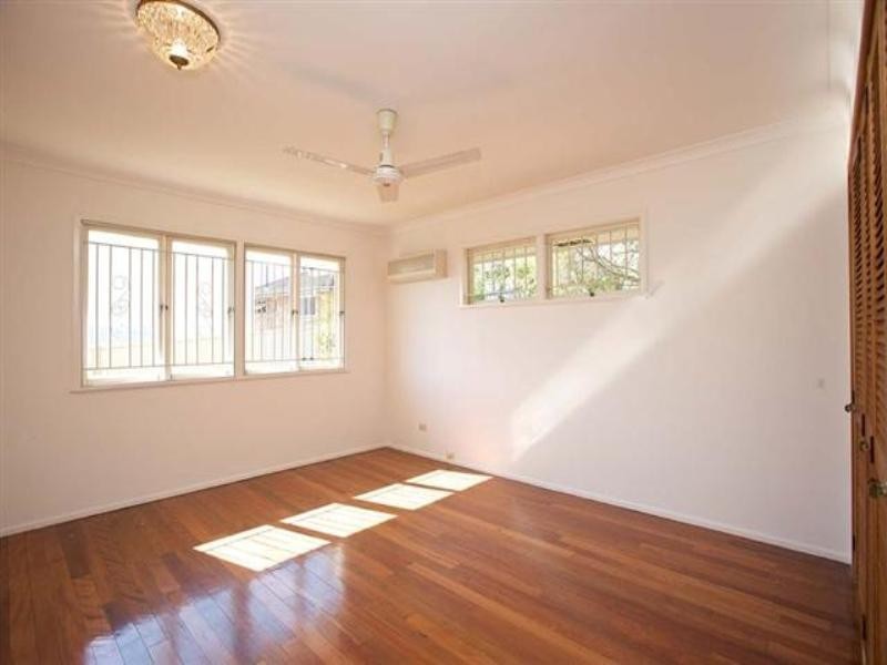 4 Cluden Street, Holland Park West QLD 4121