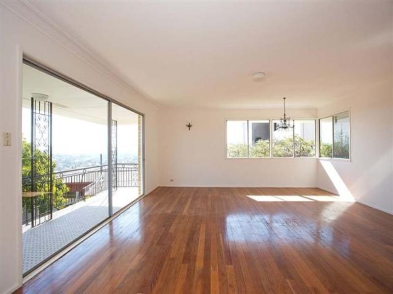 4 Cluden Street, Holland Park West QLD 4121