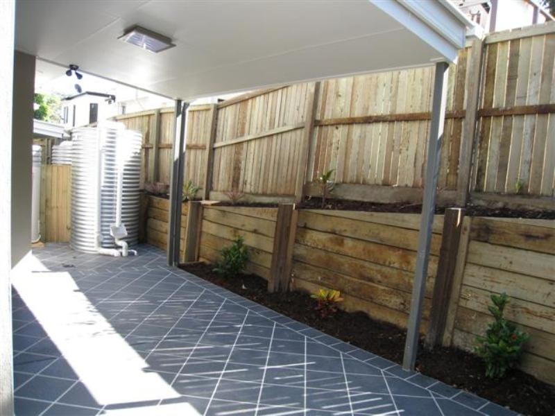 1 and 2/6 Embie Street, Holland Park West QLD 4121