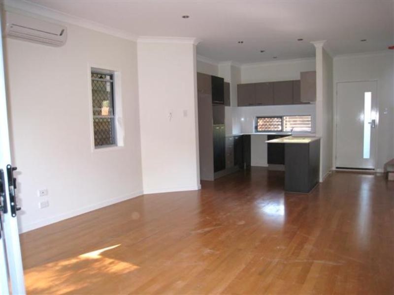 1-2/28 Cavan Street, Annerley QLD 4103