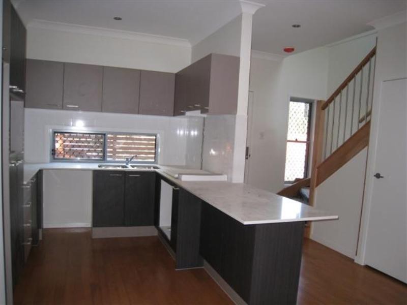 1-2/28 Cavan Street, Annerley QLD 4103