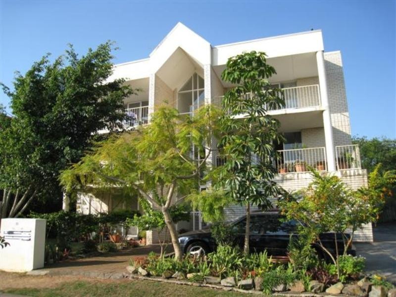2/28 Walter Street, Holland Park West QLD 4121