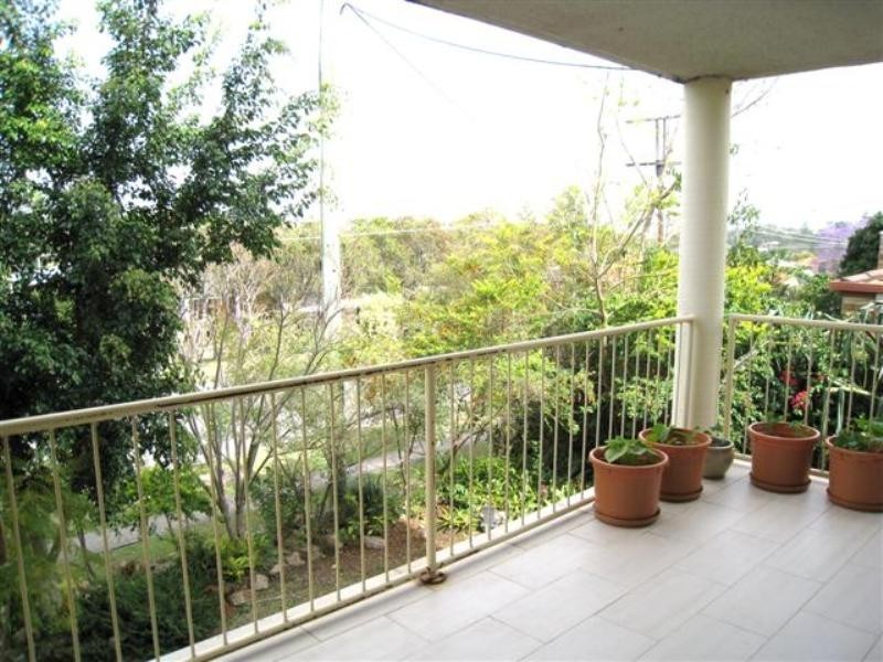 2/28 Walter Street, Holland Park West QLD 4121
