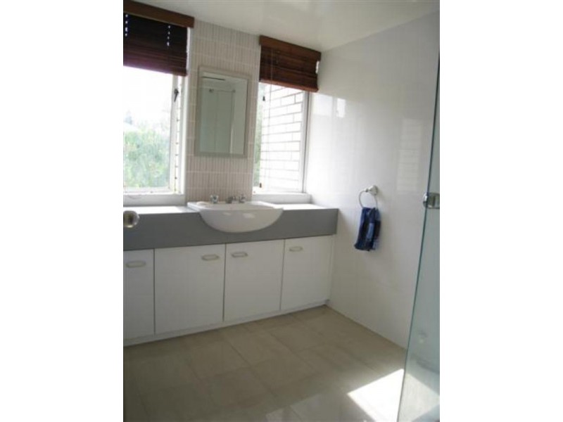 2/28 Walter Street, Holland Park West QLD 4121
