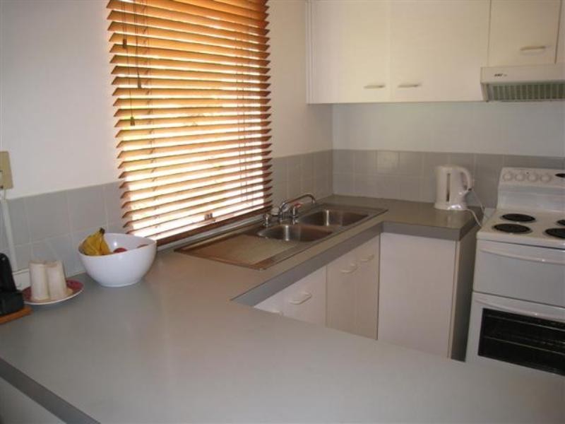 2/28 Walter Street, Holland Park West QLD 4121