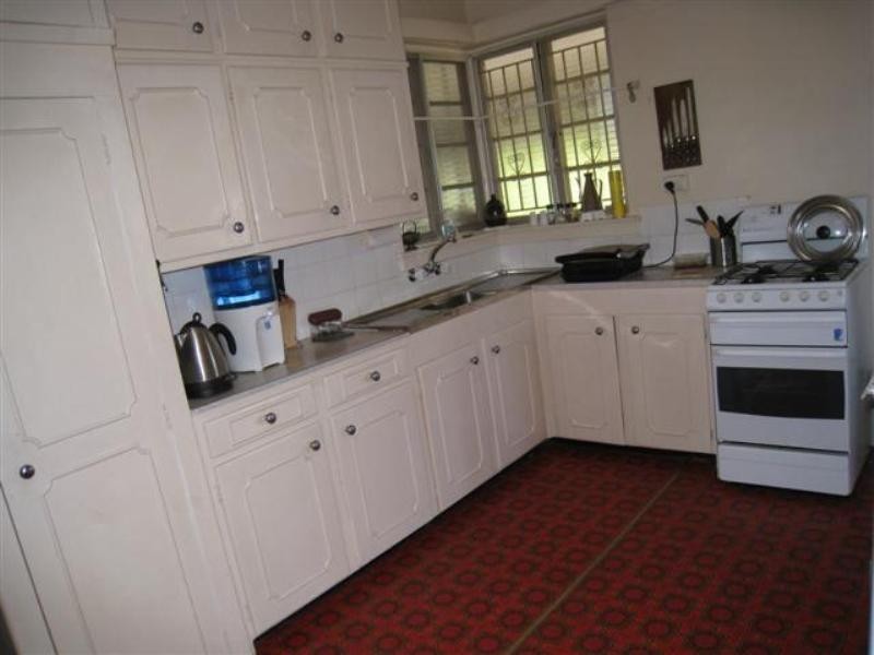 1 Avesnes Street, Holland Park QLD 4121