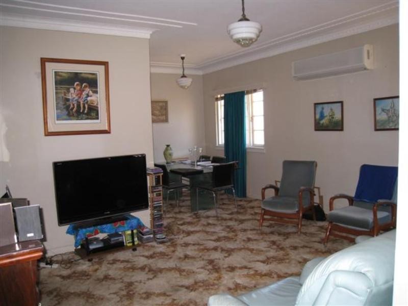 1 Avesnes Street, Holland Park QLD 4121