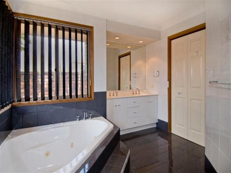 13 Arpege Crescent, Eight Mile Plains QLD 4113