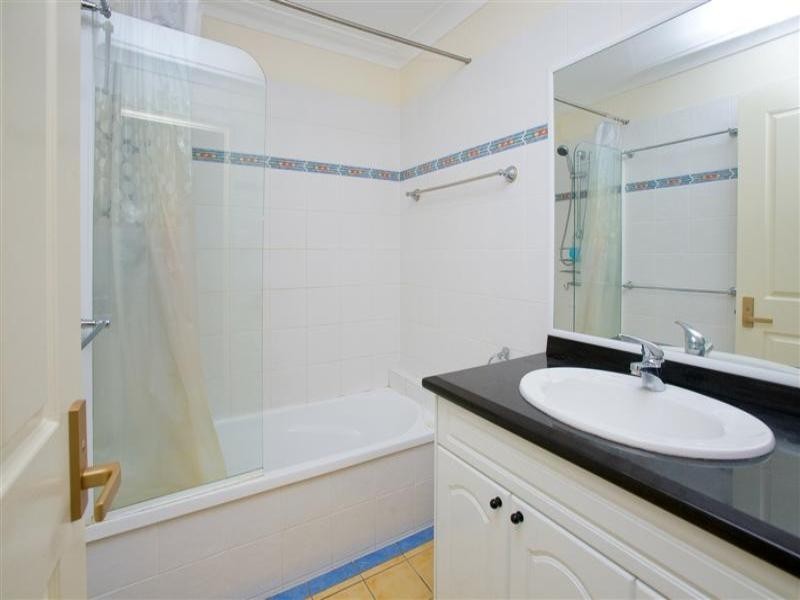 1/12 Kent Street, Coorparoo QLD 4151