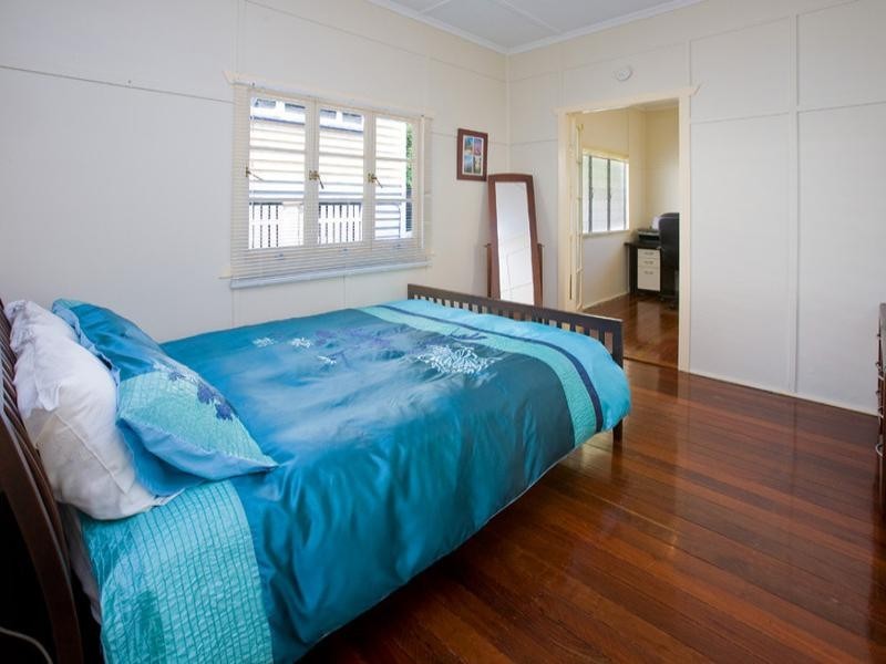 43 Boronia Avenue, Holland Park West QLD 4121