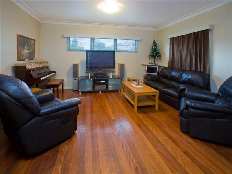 87 Holland Road, Holland Park QLD 4121