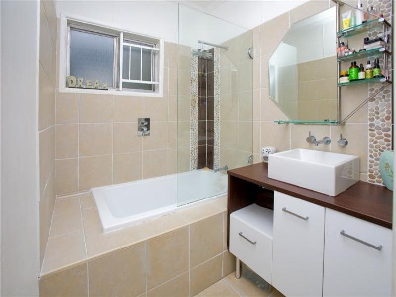 87 Holland Road, Holland Park QLD 4121