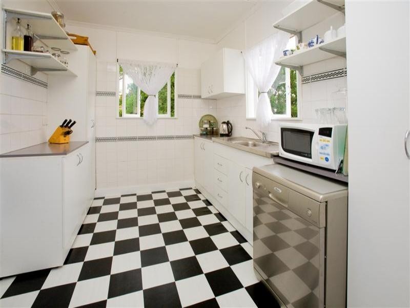 87 Holland Road, Holland Park QLD 4121