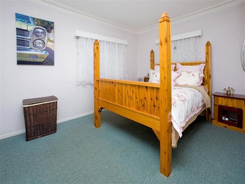 87 Holland Road, Holland Park QLD 4121