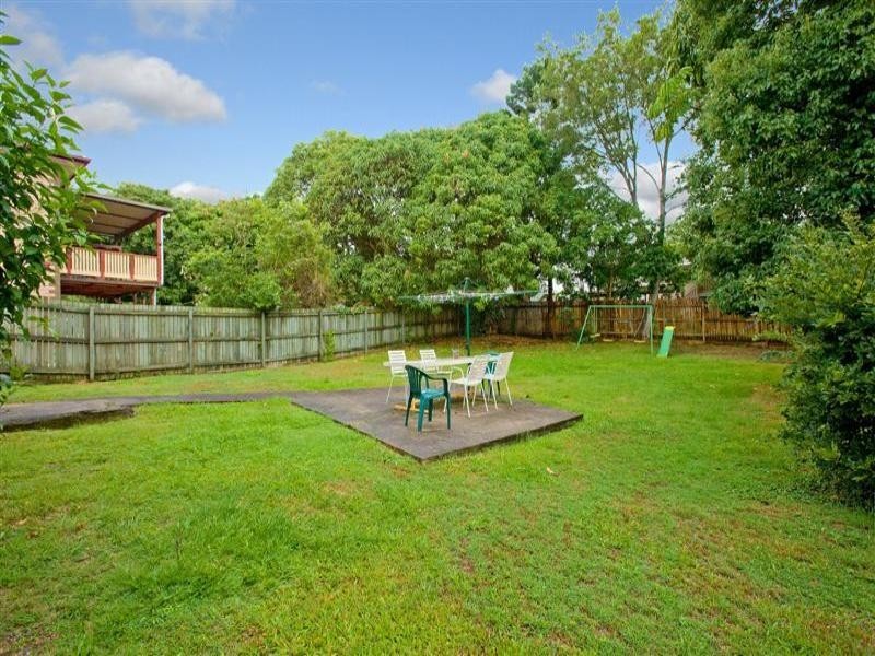87 Holland Road, Holland Park QLD 4121