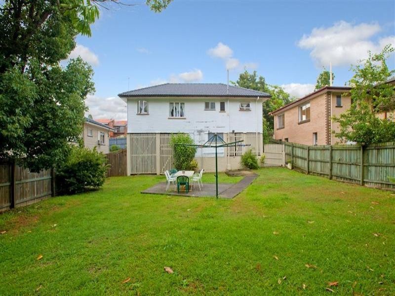 87 Holland Road, Holland Park QLD 4121