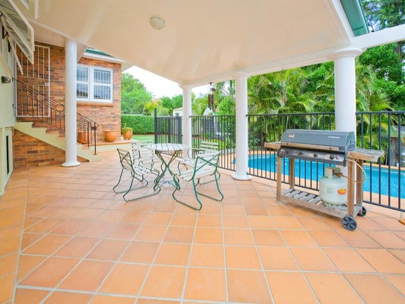 22 Ontario Street, Holland Park West QLD 4121