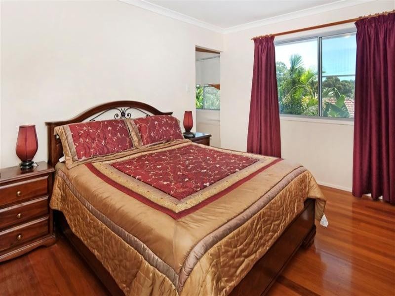 8 Galsworthy Street, Holland Park West QLD 4121