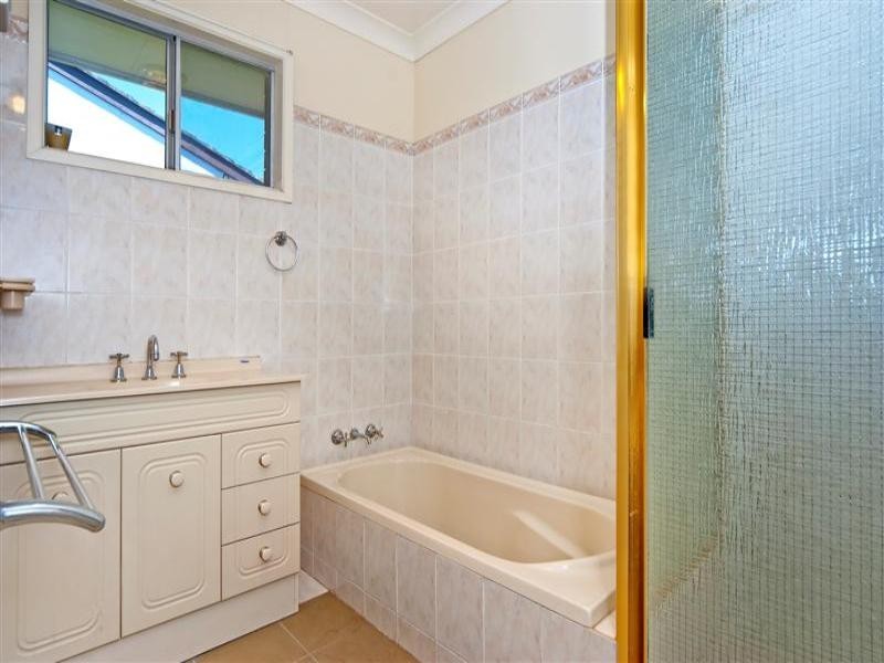 8 Galsworthy Street, Holland Park West QLD 4121