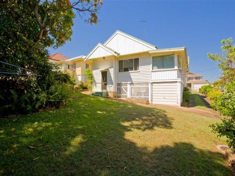 25 Iveagh Avenue, Holland Park West QLD 4121