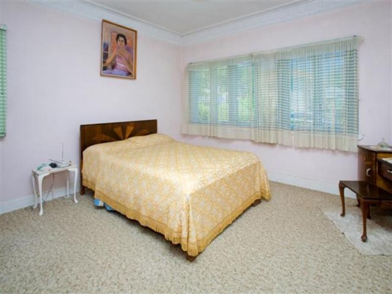25 Iveagh Avenue, Holland Park West QLD 4121