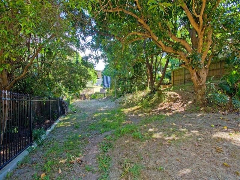 10 Gosman Street, Newmarket QLD 4051