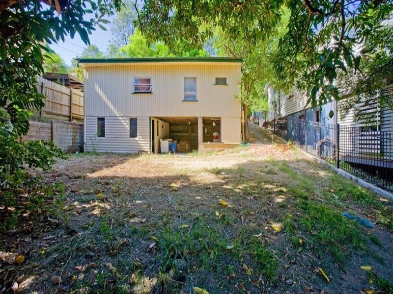 10 Gosman Street, Newmarket QLD 4051