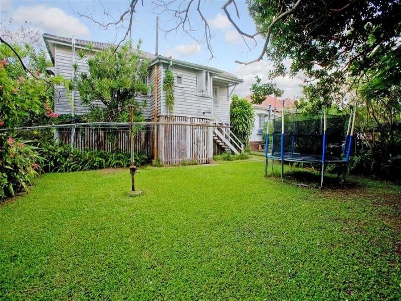 14 Curlewis Street, Holland Park West QLD 4121