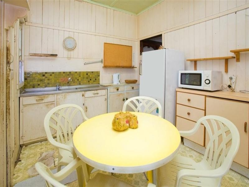 14 Curlewis Street, Holland Park West QLD 4121