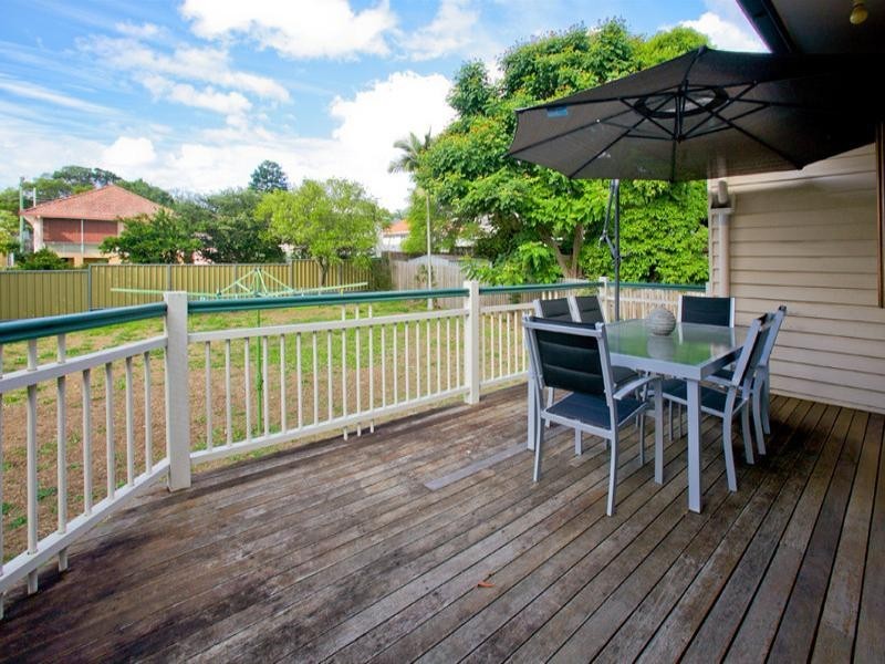 52 Rita Street, Holland Park QLD 4121