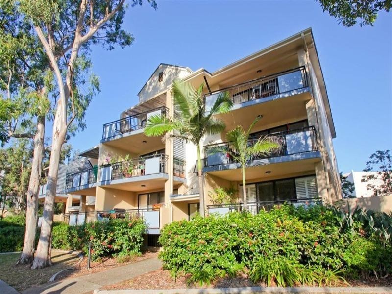 4/55 Harries Road, Coorparoo QLD 4151