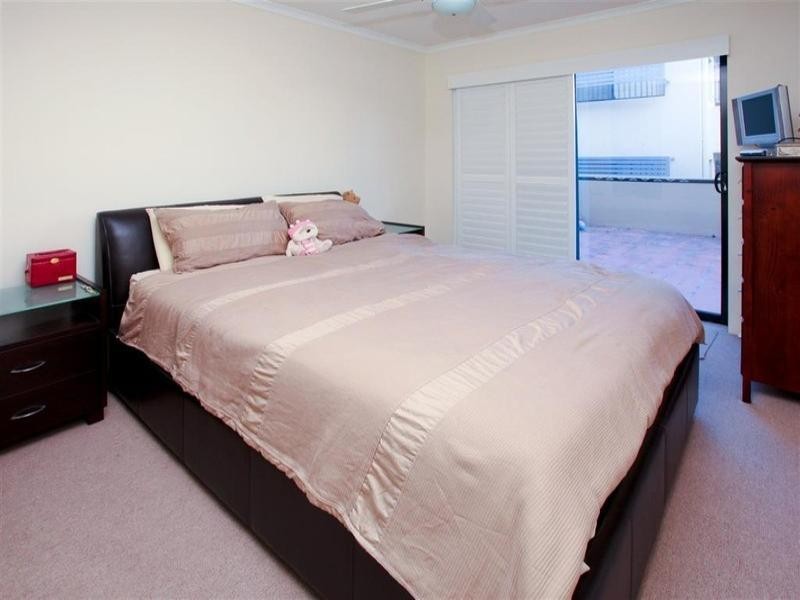 4/55 Harries Road, Coorparoo QLD 4151