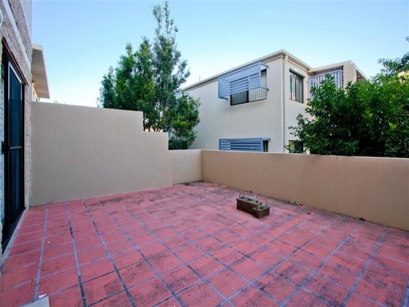 4/55 Harries Road, Coorparoo QLD 4151